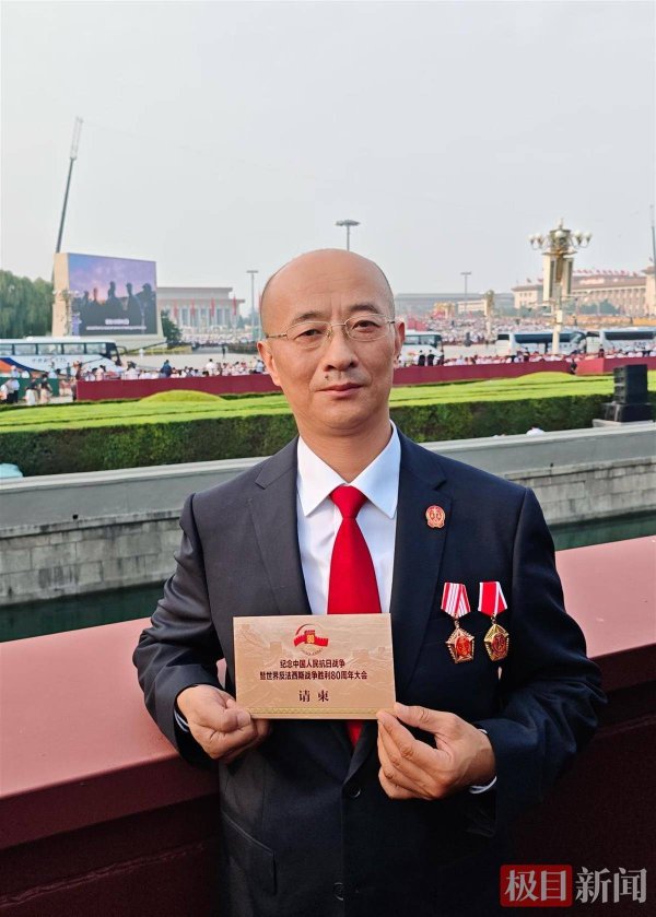 河源华锋 “全国模范法官”张卫疆受邀观礼九三阅兵：生活在这个盛世，感到无比骄傲自豪