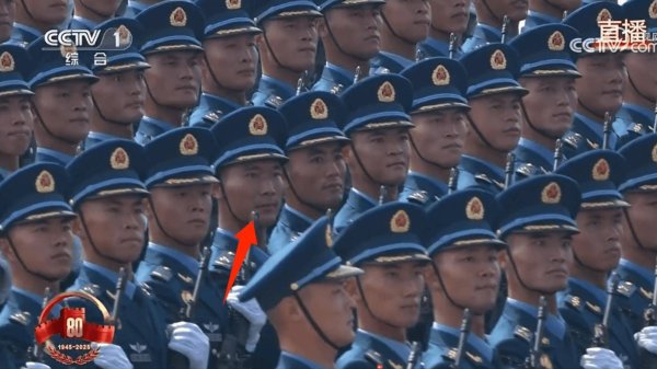 红海优配 “佳斌，我看到你了！”浙江籍空降兵参加阅兵，父母在直播中发现儿子后眼含热泪
